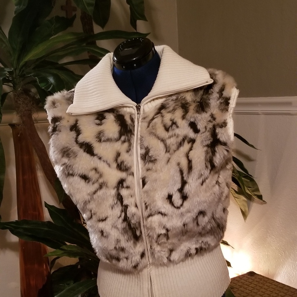 Essential by Milano Vest